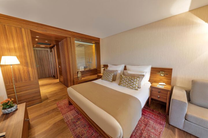 Room 115 of 320