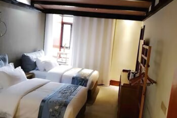 Room 3 of 6
