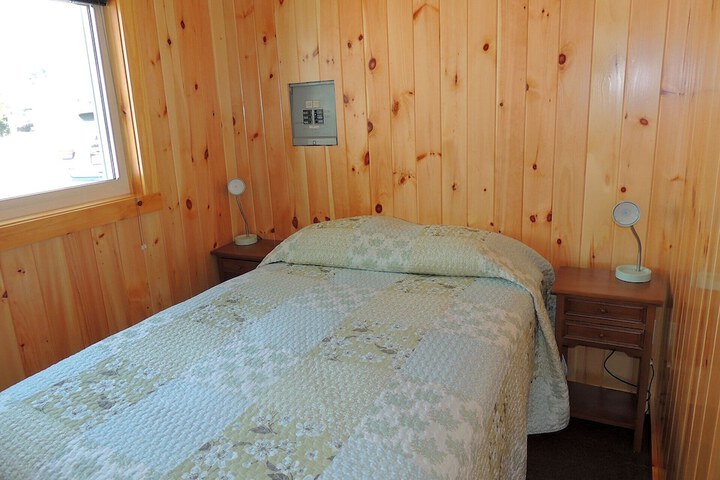 Room 102 of 338