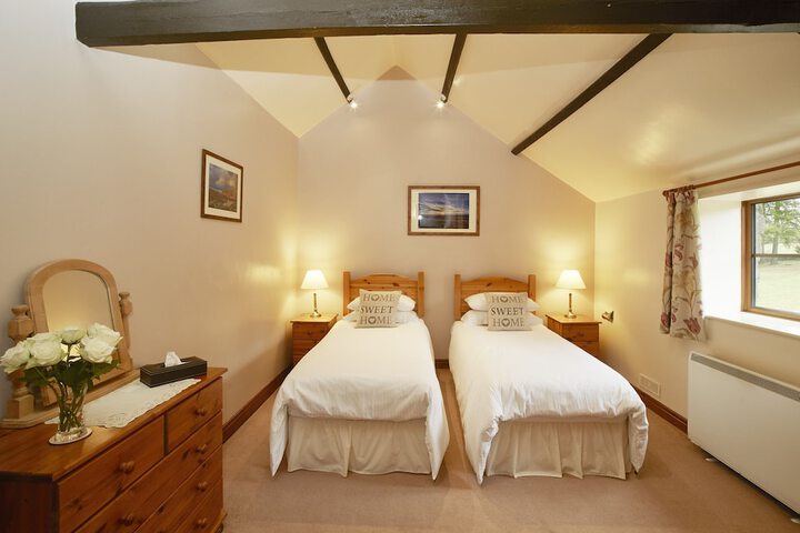 Room 4 of 122