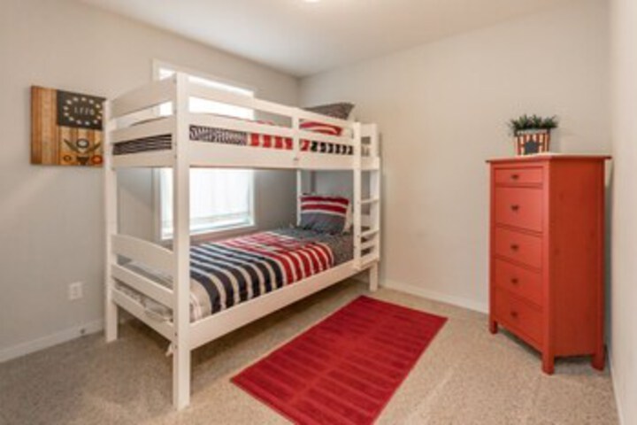 Room 34 of 40