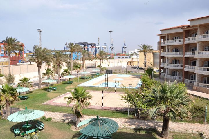 Hotel Pool