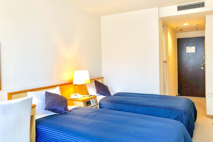 Room 12 of 26