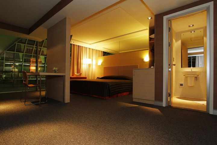 Room 16 of 36