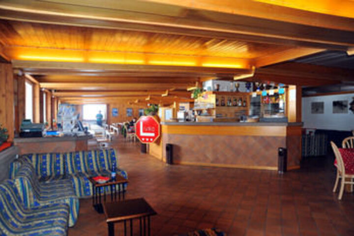 Lounge 11 of 18