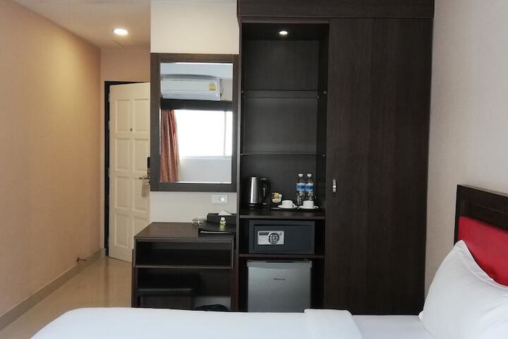 Room 10 of 25