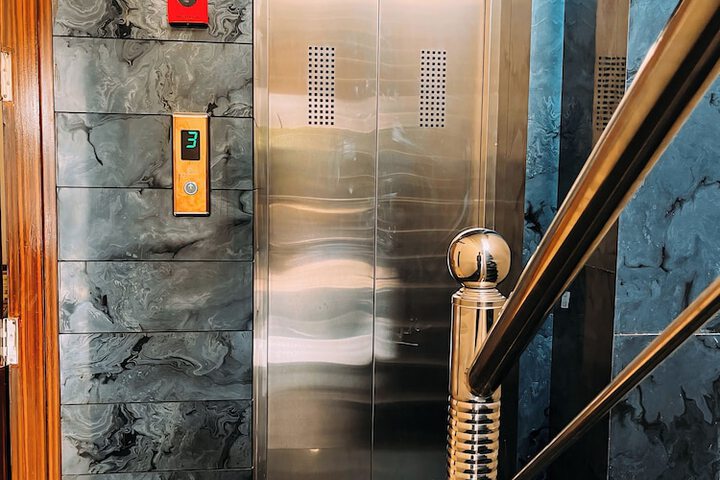 Hotel 2 of 8