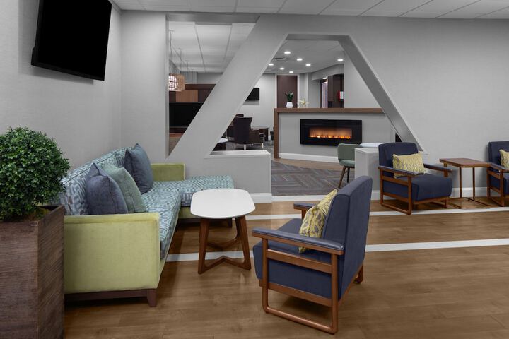 Lobby lounge
