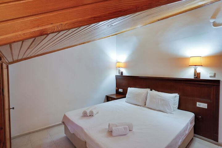 Room 5 of 72