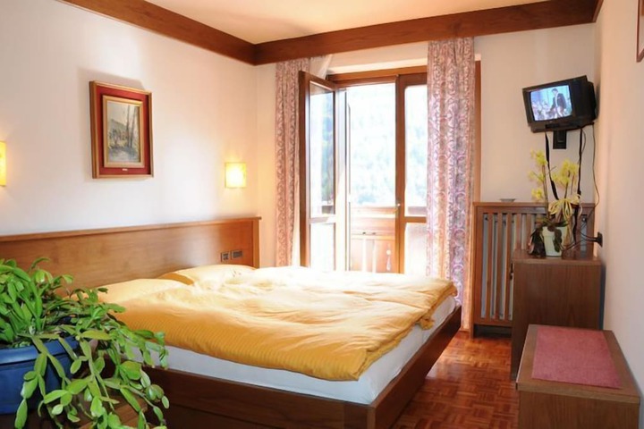 Room 6 of 35