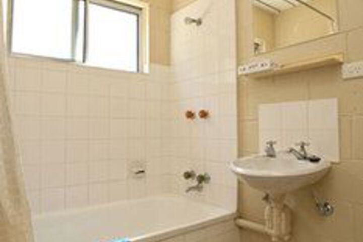 Room 2 of 43