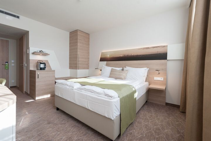 Room 3 of 112