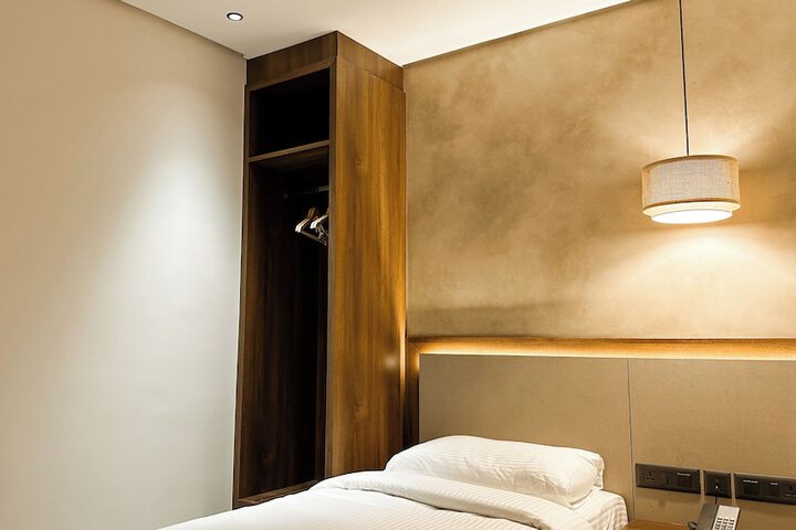Room 20 of 101