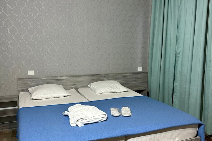 Room 3 of 28
