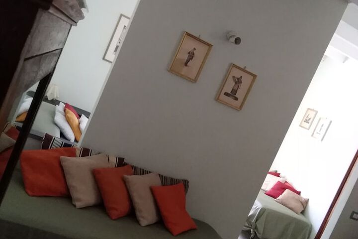 Room 10 of 33