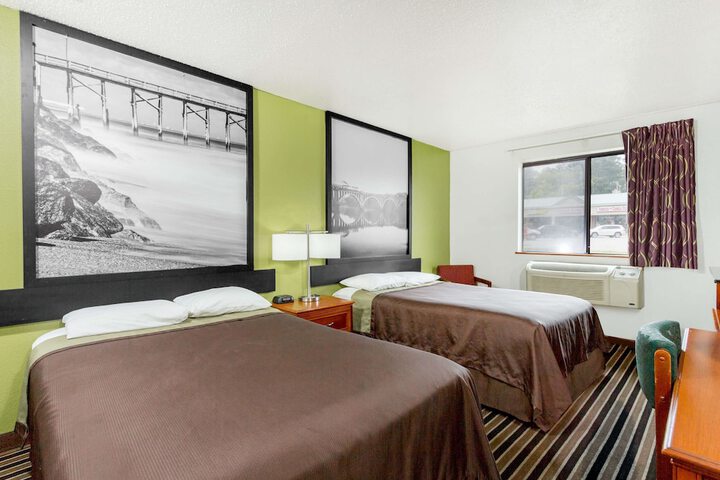 2 Double Beds (3 of 6)