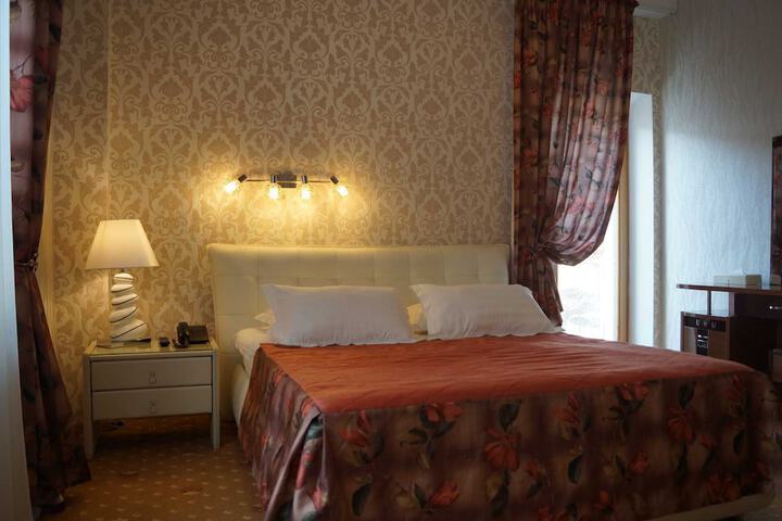 Room 27 of 47