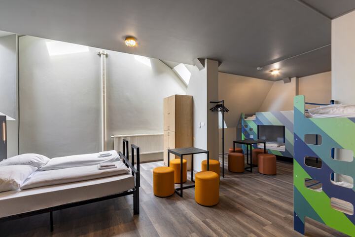 Room 8 of 72