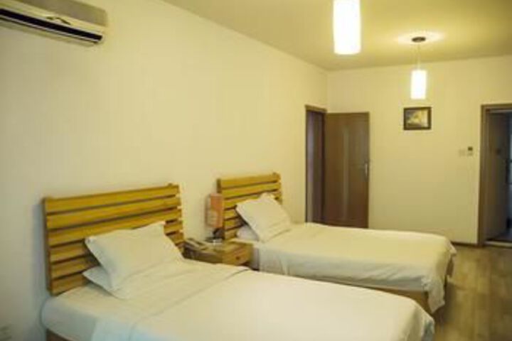 Room 11 of 40