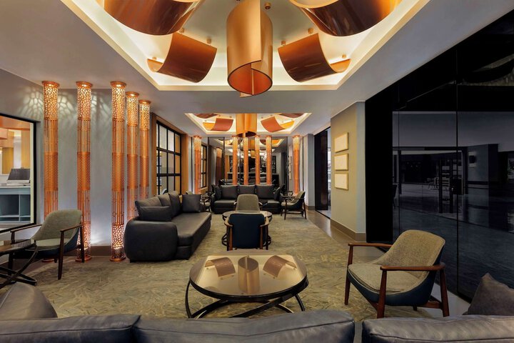 Lounge 45 of 57