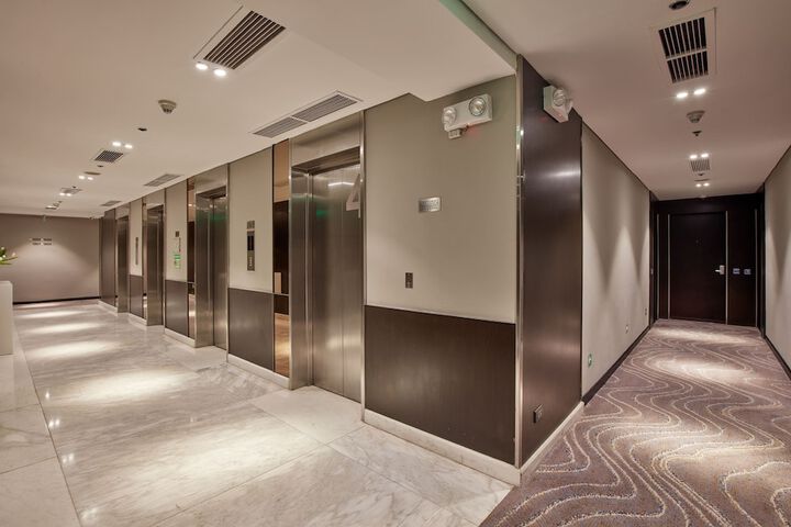 Ballroom/Hall 48 of 54