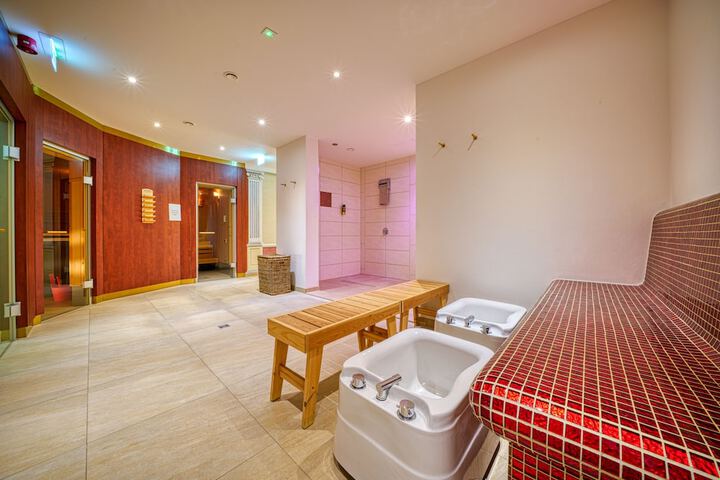 Spa 55 of 77