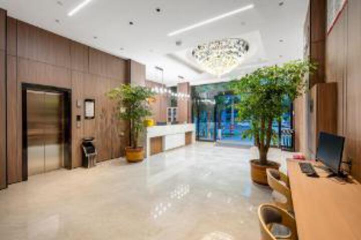 Boya Hotel (Dali Erhai Park High-speed Railway Station)