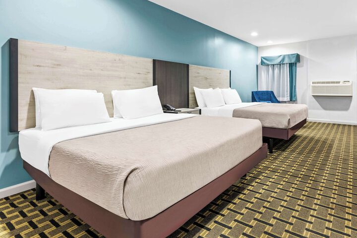 2 Queen Beds (3 of 11)