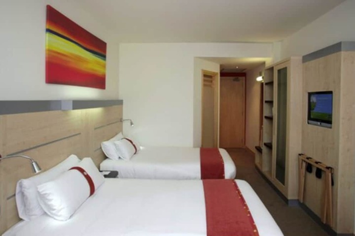 Room 13 of 66
