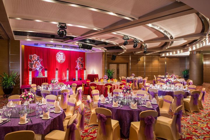 Ballroom/Hall 32 of 34