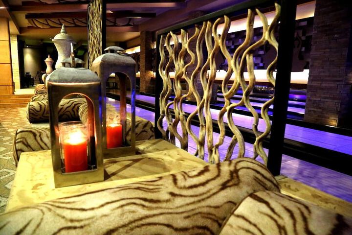Lounge 23 of 30