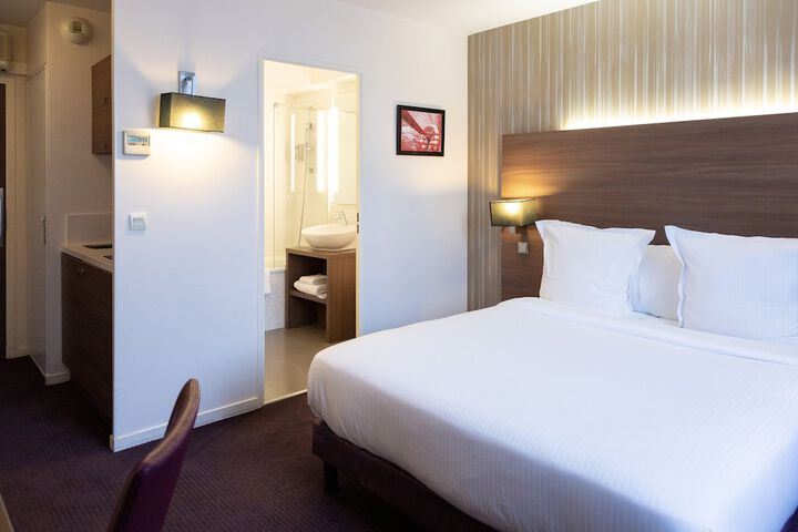Room 44 of 101