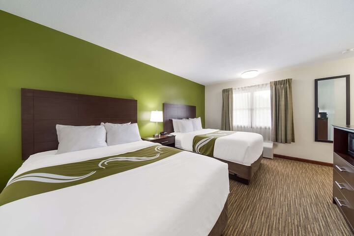 2 Queen Beds (4 of 8)