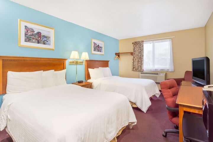 2 Double Beds (7 of 7)