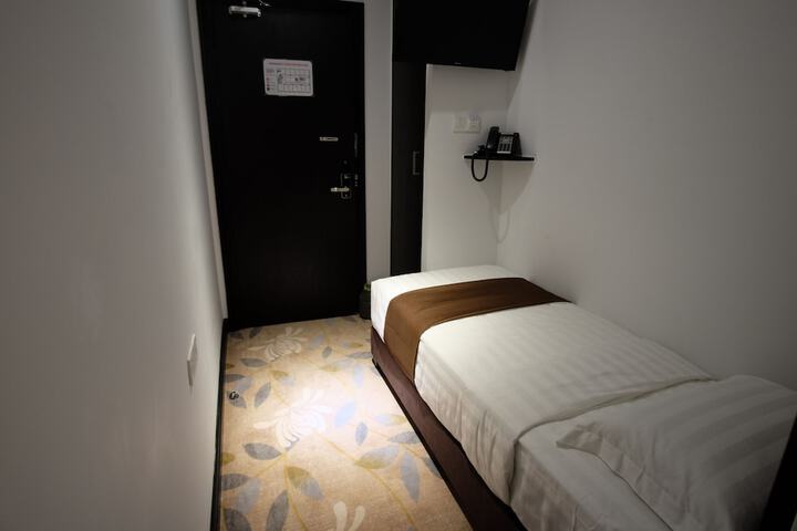 Room 18 of 46
