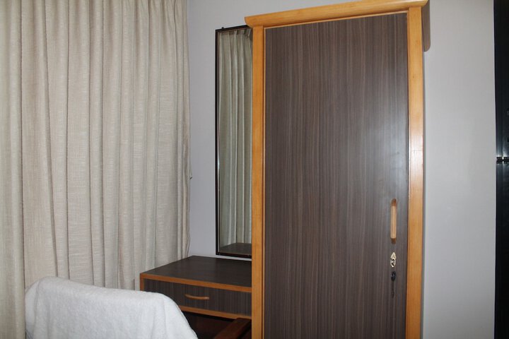 Room 5 of 90