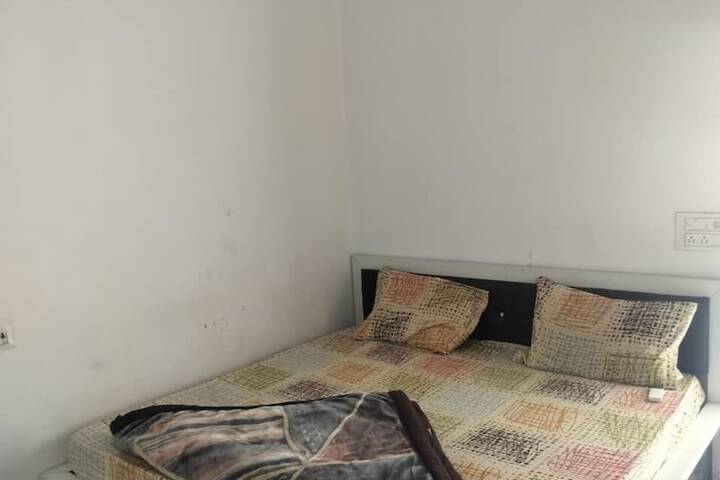 Room 17 of 28