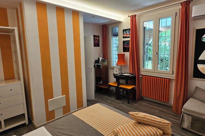 Room 14 of 76