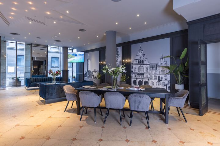 Entrance & Lobby