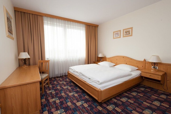 Room 54 of 180