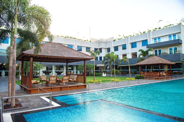 Hotel Exterior 152 of 160