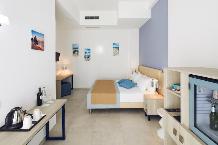 Room 4 of 43