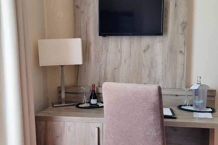 Room 30 of 90