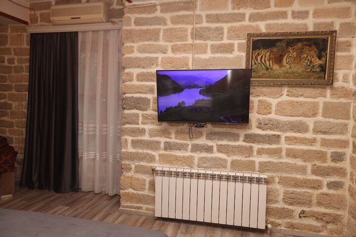 Room 10 of 65