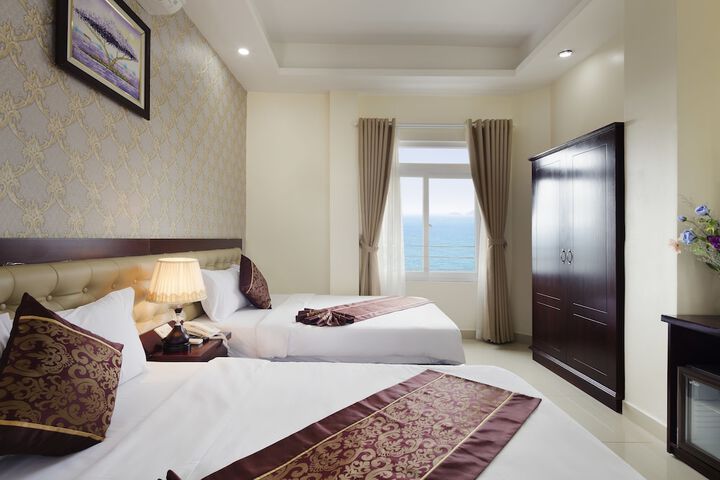 Room 7 of 44
