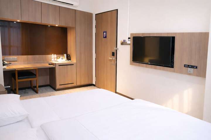 Room 19 of 104