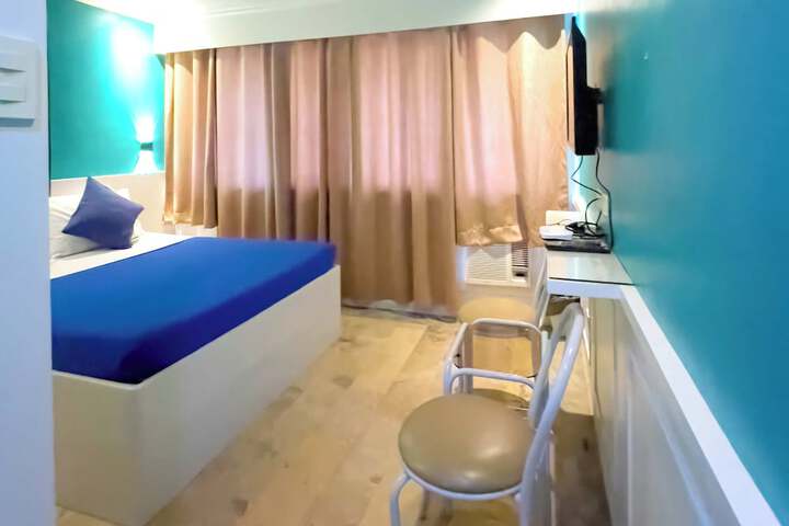 Room 32 of 62