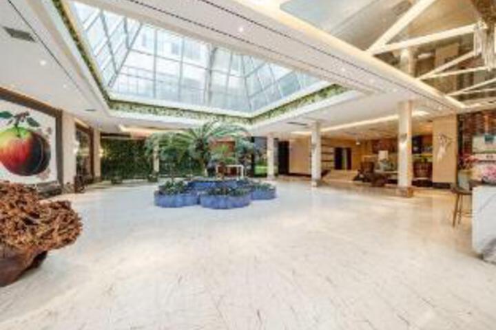 Xingren V Plus Boutique Theme Hotel