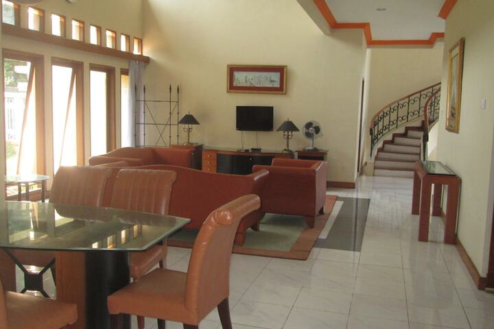 Room 9 of 18