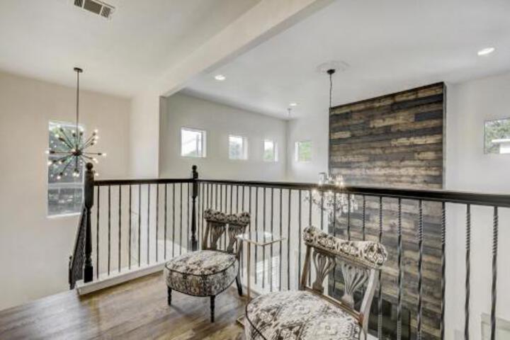 412 W Johanna St. Home in Austin, TX